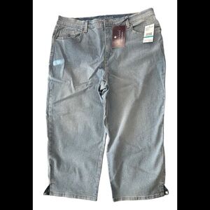 Gloria Vanderbilt Amanda Flex Stretch Capri pants Women’s size 16 NWT